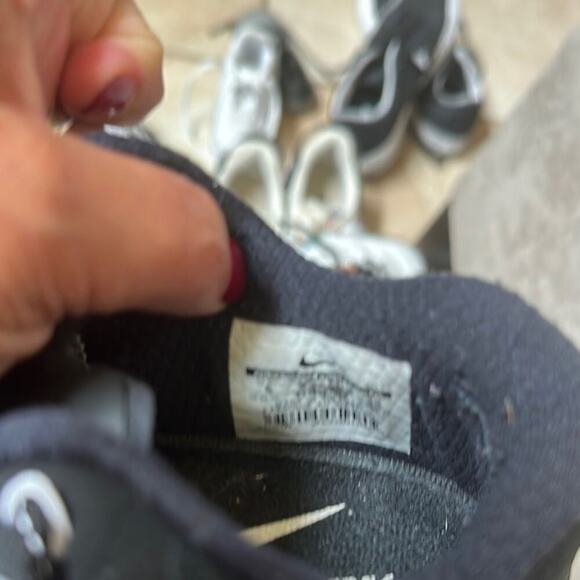 Nike Black and White Sneakers with Multicolored Sole - Picture 8 of 8